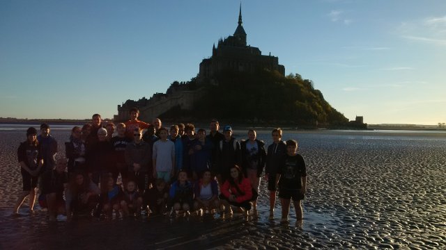 Judo Gruppe vor Mont Saint Michel